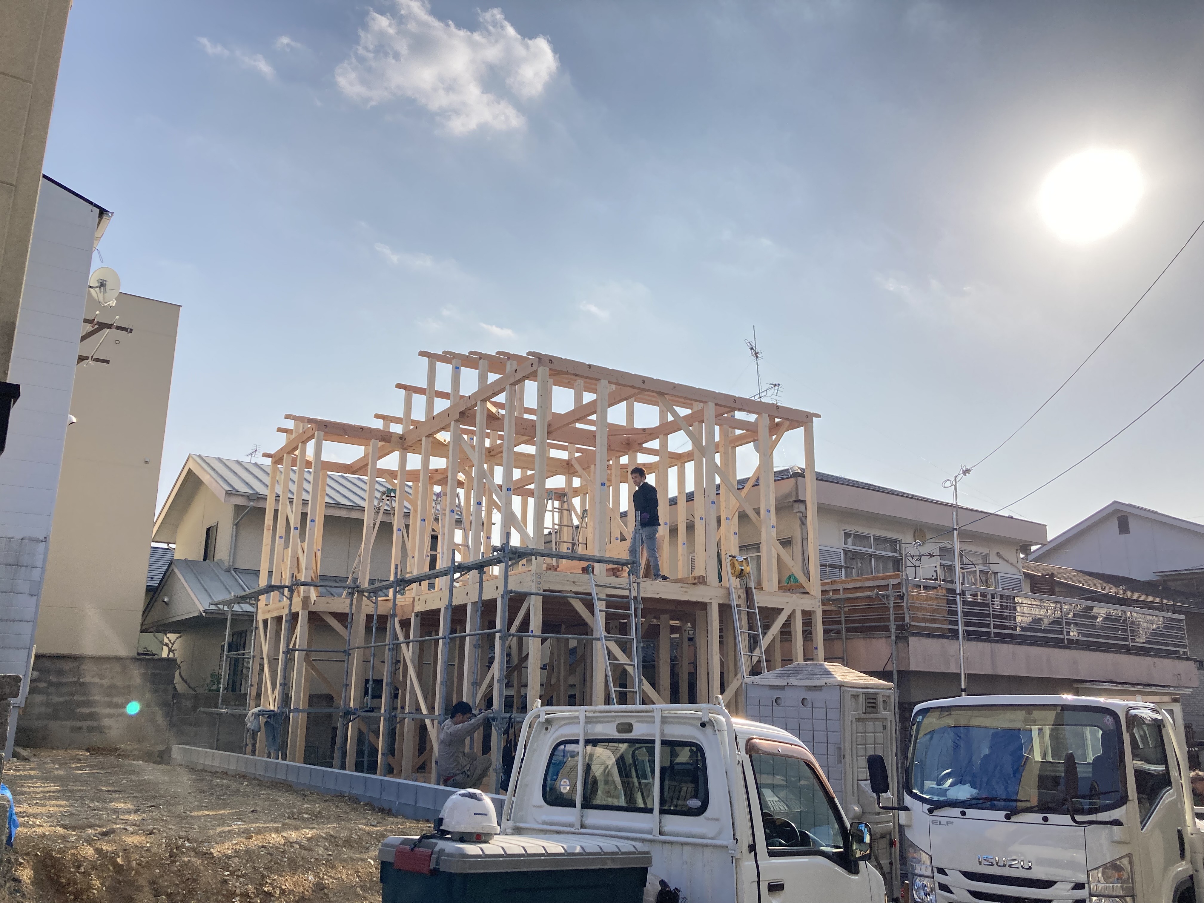 2階建て賃貸アパートの棟上げ(上棟)