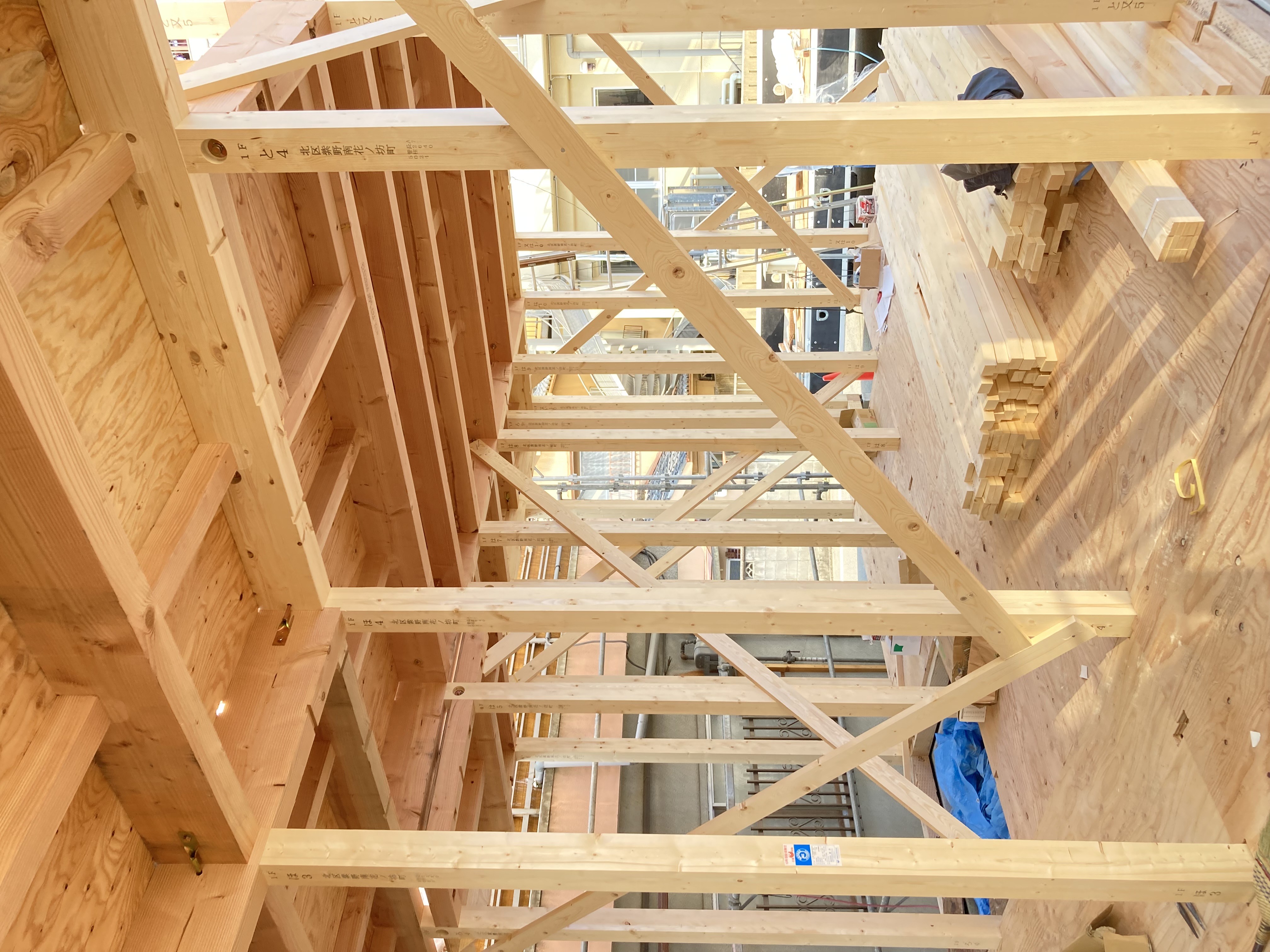 2階建て賃貸アパートの棟上げ(上棟)