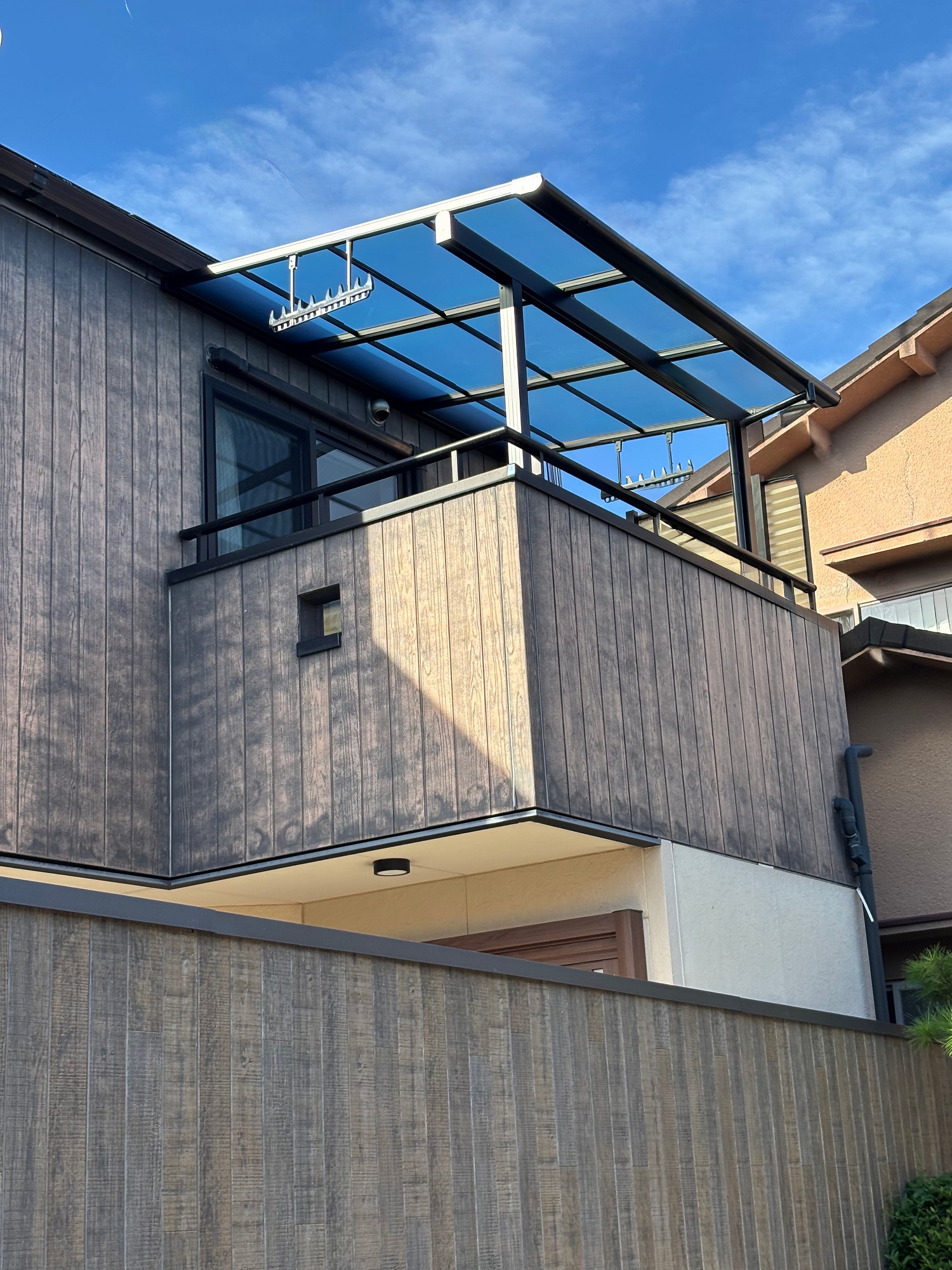 ベランダ屋根を新設｜暑さ・紫外線・雨から暮らしを守る快適リフォーム