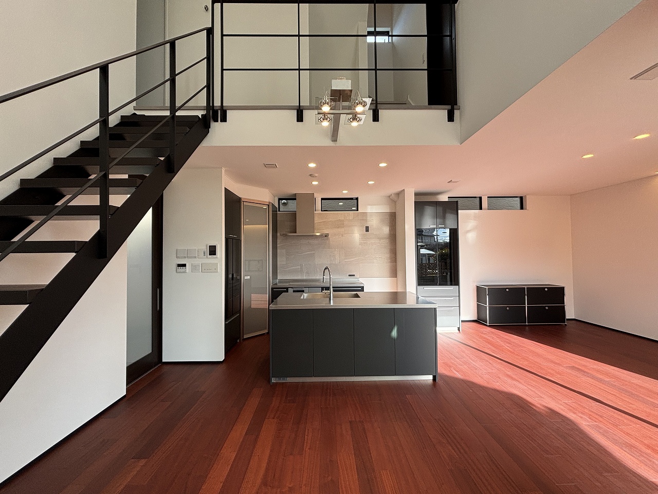 ホテルライクな上質感と、家族の心地よさを叶えた住まい